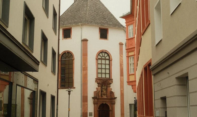 Onder de Donkere Wolken: Een Moeder Tussen Hoop en Wanhoop