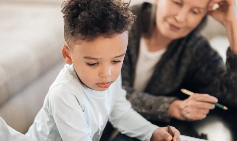 De wanhopige leugen van mijn vader en het schokkende geheim van onze huishoudster: Mijn leven tussen stilte en storm