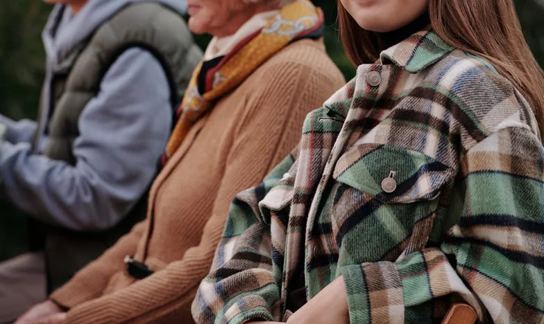 “Ik weet niet hoeveel pensioen mijn moeder krijgt. Dat is haar zaak” – het geheim dat mijn familie verscheurde