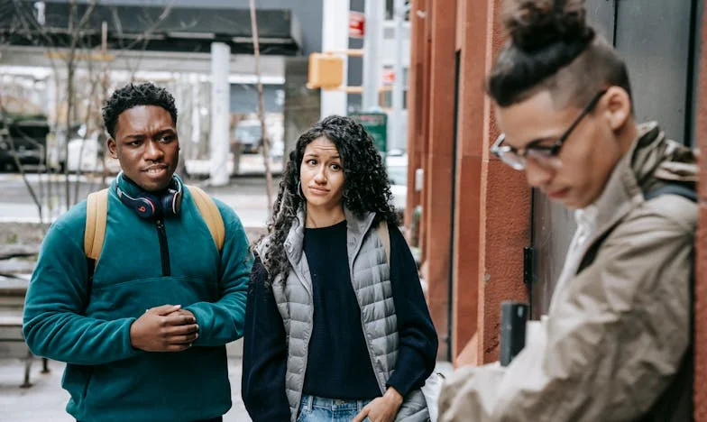 Mijn schoonmoeder eist: 'Jij werkt, zij blijft thuis met het kind!' – Hoe mijn huwelijk bijna brak onder familieverwachtingen
