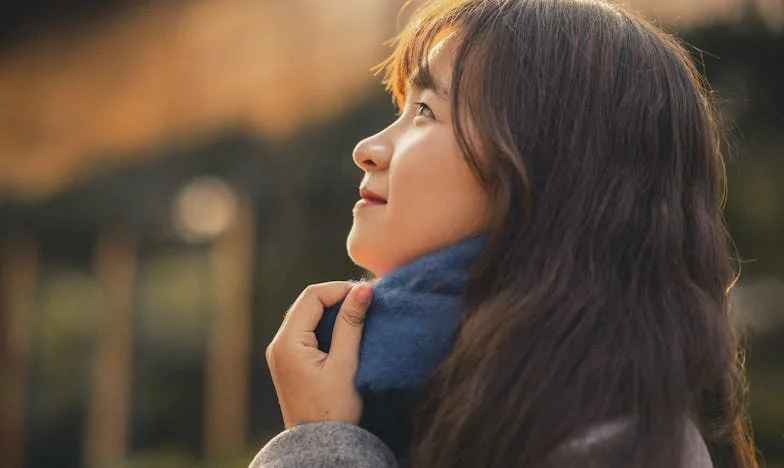 Onder de Schaduw van de Zee: Een Zomer die Alles Veranderde