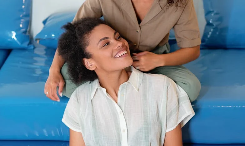 Plotseling in het ziekenhuis: Mijn zoon alleen, terwijl zij feestte – toen moest ik ingrijpen