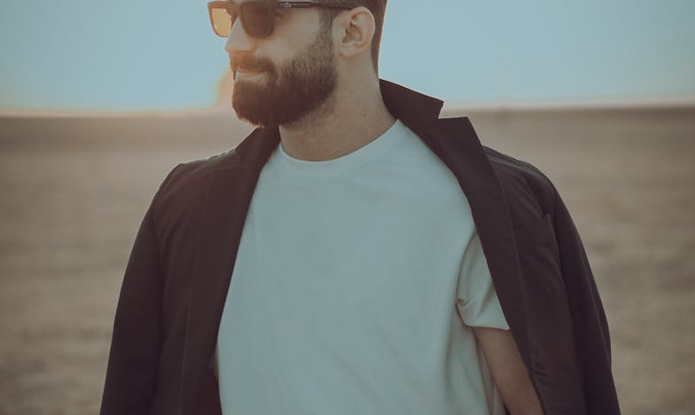 Tussen Liefde en Loyaliteit: Mijn Leven aan de Keukentafel van de Familie van Dijk