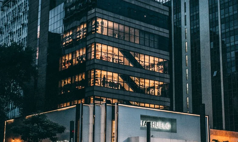 Een Huis Vol Geheimen: Ons Huwelijk Op Het Spel