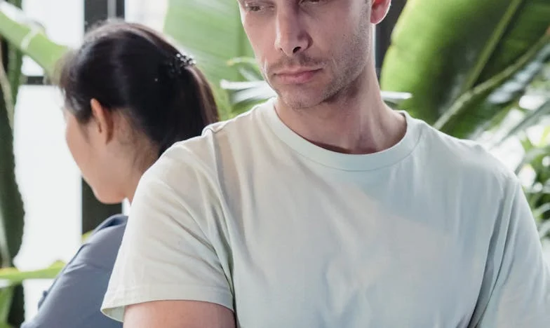 Mijn schoonmoeder werd mijn echte moeder: de pijnlijke waarheid achter mijn familie