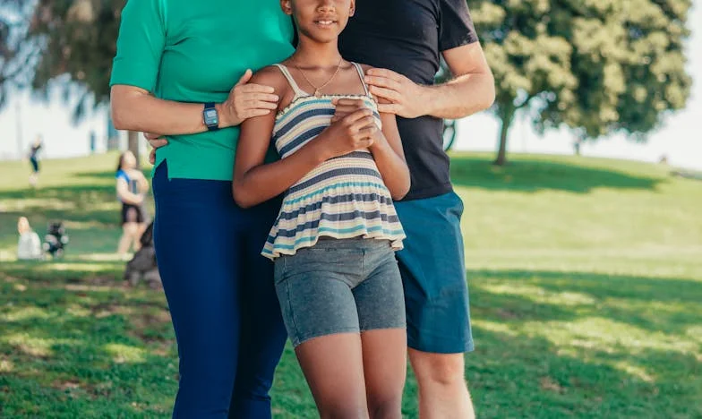 Onder het Bruglicht: Het Verhaal van Anya en Sam