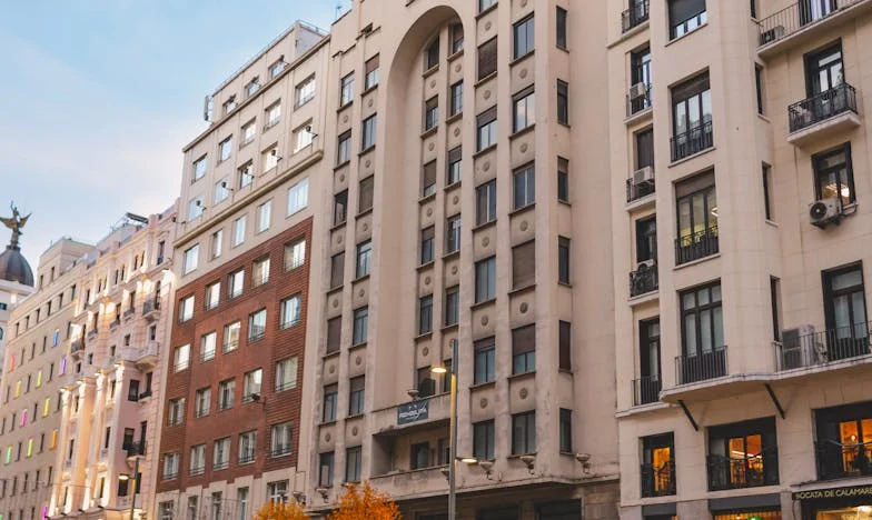 Een huis op andermans fundamenten: Het verhaal van verloren prioriteiten