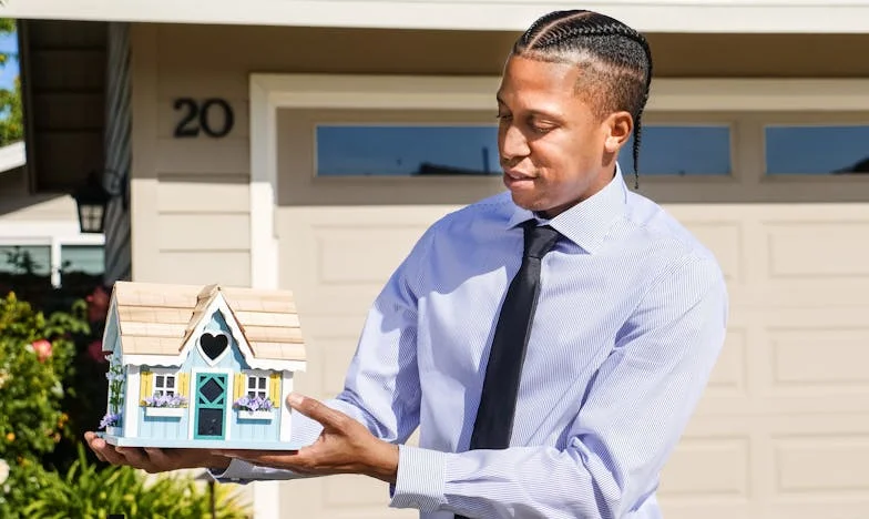 Toen mijn schoonmoeder vroeg: 'Gaan we een hypotheek nemen?' – en ik was onzichtbaar