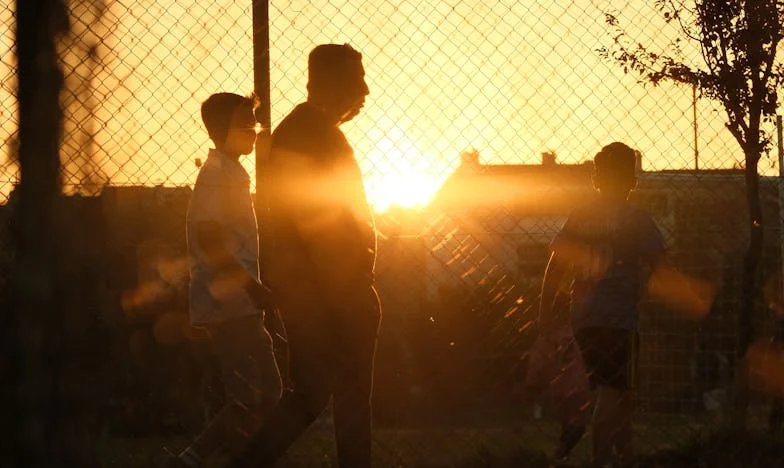Mijn man bracht zijn minnares in ons huis terwijl ik met onze zoon in het ziekenhuis lag: het moment waarop mijn wereld instortte