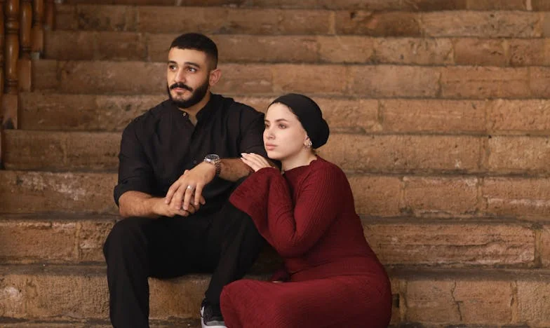 De Schreeuw in het Steegje: Een Leven op zijn Kop