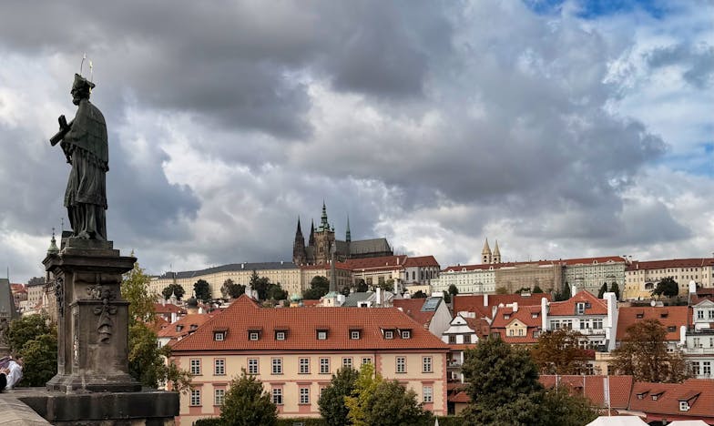 Na het Huwelijk Ontdekte ik dat Mijn Man Alleen naar Zijn Moeder Luistert: Mijn Gevecht om Mijn Eigen Stem Terug te Vinden