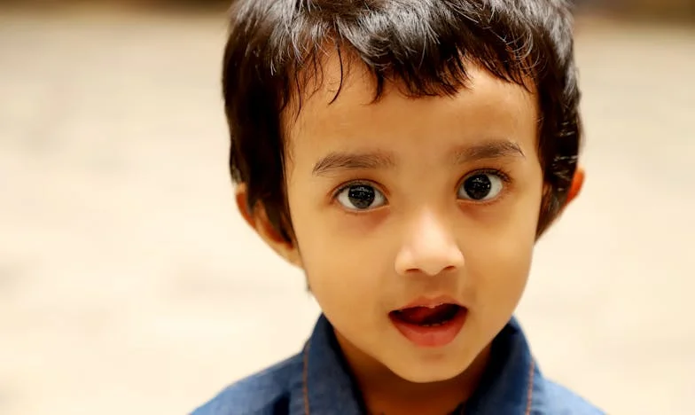 Tussen Twee Werelden: Liefde, Schijn en de Onthulling