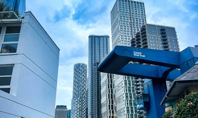 Tussen Vaders Blik en Kinderdromen: Mijn Strijd voor Rust in het Gezin