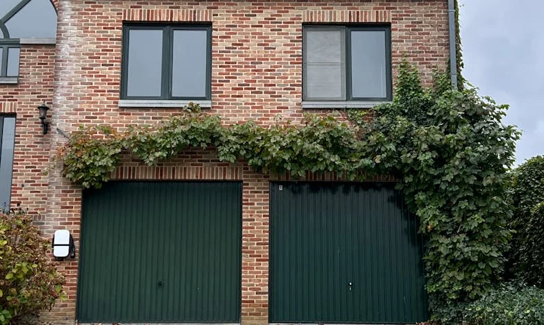 Zes Jaar op de Bank: Mijn Huwelijk met een Bankhanger