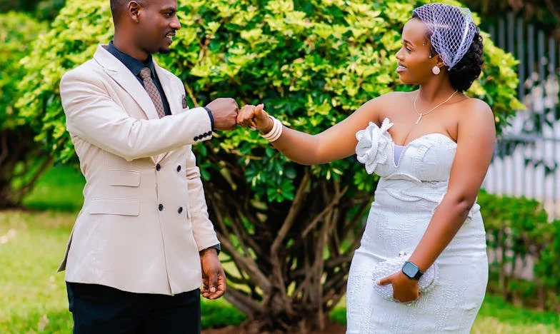 De Onzichtbare Gastvrouw: Een Gebroken Verjaardag