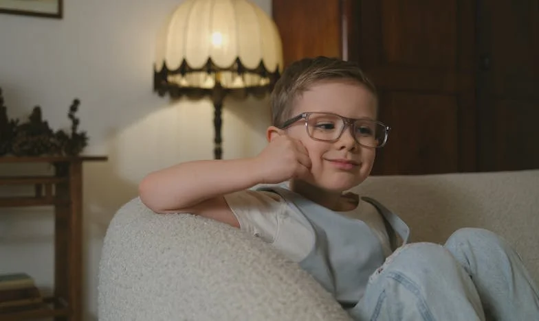 Niet uitgenodigd voor de bruiloft, maar wel verwacht een thuis te bieden: de dubbele moraal van familie