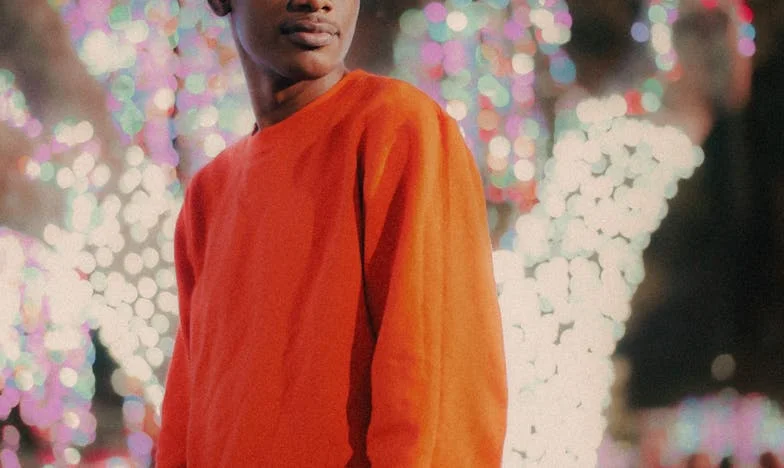 Onder Eén Dak: Mijn Gevecht Tegen Schaamte, Familie en Overleven in Nederland