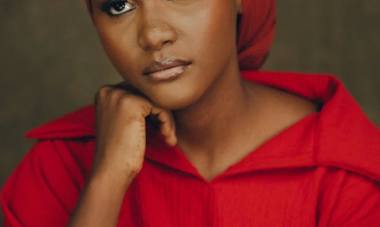 Onder Eén Dak: Verraad, Diefstal en de Stilte Tussen Ons