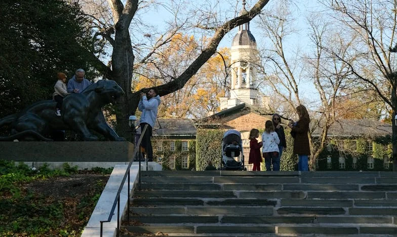 Papa de Held, Mama de Boosdoener: Hoe Mijn Gezin Mij Liet Vallen