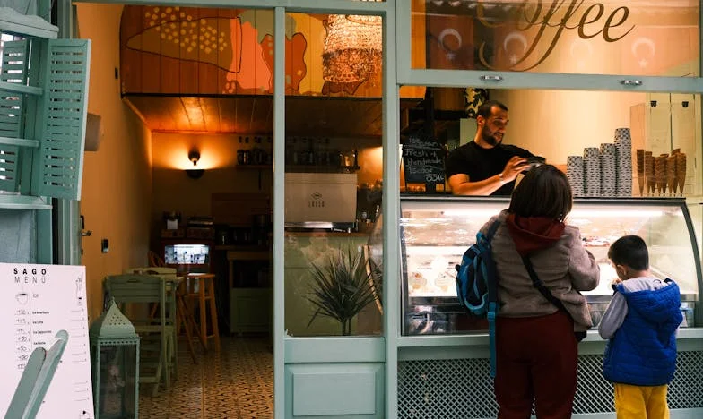 Teruggegeven als een kapot voorwerp: Het verhaal van een meisje uit het pleeghuis en de vrouw die haar niet kon vergeten