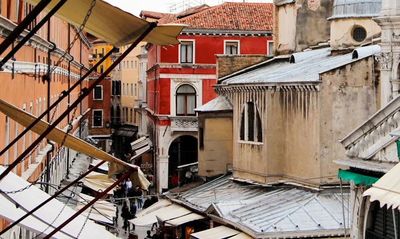 De Bruidsspeech Die Alles Veranderde: Waarom Waren Onze Tafels Leeg?