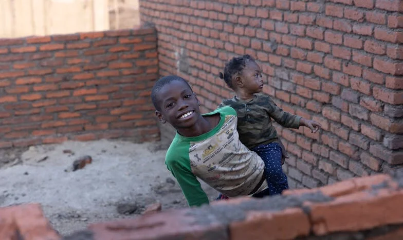 Ons Huis, Zijn Keuzes: Een Moederhart Gebroken in Amsterdam