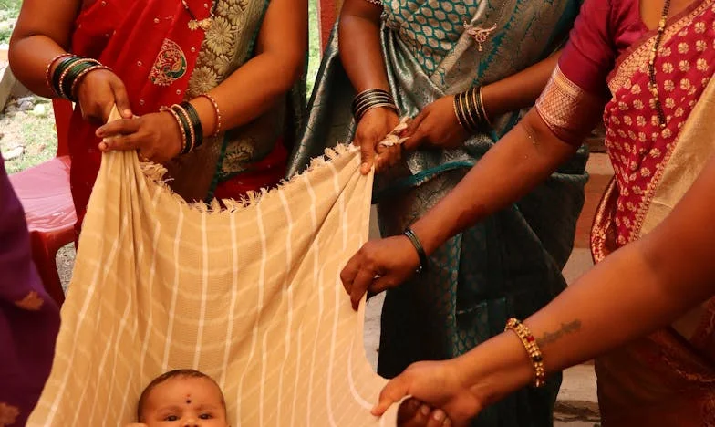 Schaduw van het Verleden: Het Verhaal van Marloes, Jeroen en Lotte