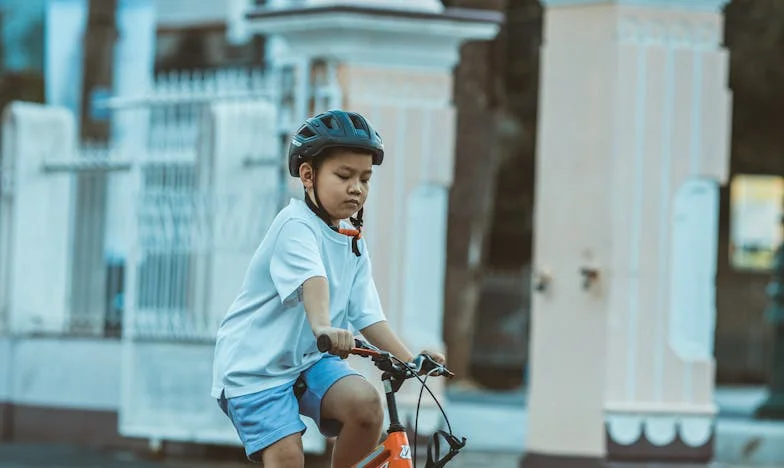 Het hongerige buurmeisje – Mijn jeugd vol stilte, schaamte en verborgen hulp