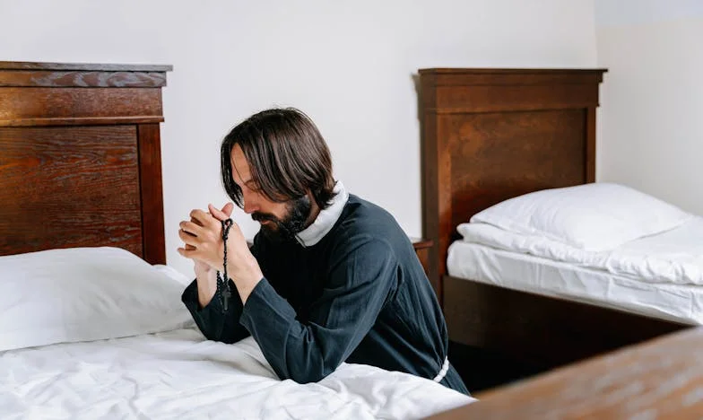 Het huis op de kruising: Tussen verleden en toekomst – Mijn zus en ik voor een onmogelijke keuze