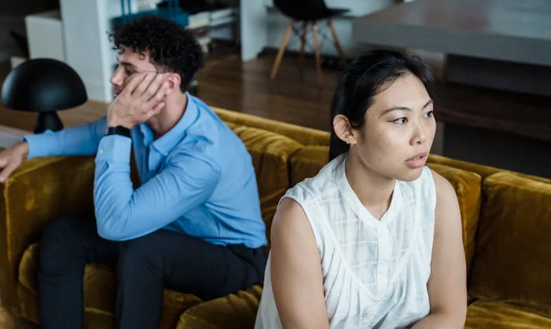Mijn dochter gaf haar appartement aan haar broer, tot haar schoonfamilie alles verpestte – en nu is ons gezin verscheurd