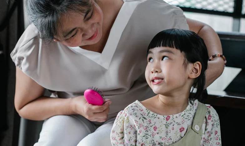 Mijn dochter kwam terug na haar scheiding. Ik dacht dat ik hielp – tot ik besefte dat ik de oppas, kok en sponsor was geworden.