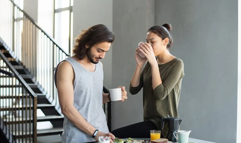 Mijn dochter stuurt me elke maand geld – maar haar geheim drukt zwaar op mijn hart