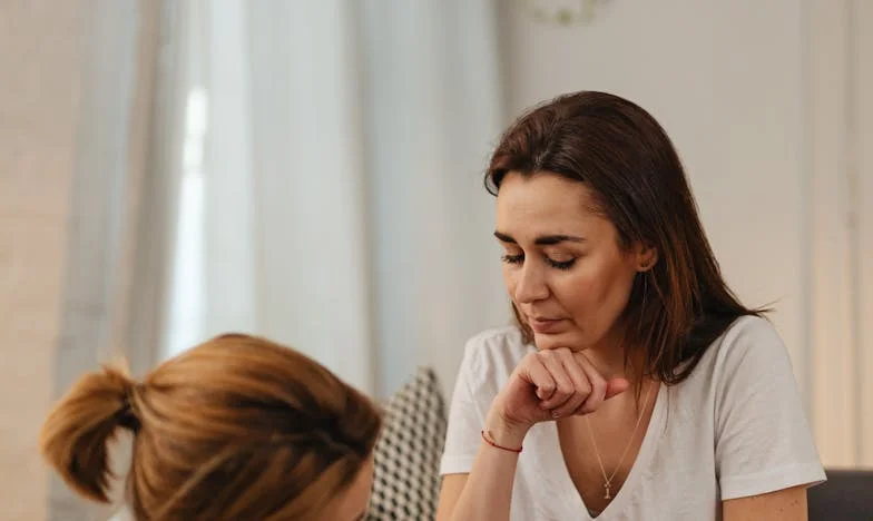 Mijn man leeft in een virtuele wereld terwijl ik ons gezin draaiende houd – Hoe lang hou ik dit nog vol?