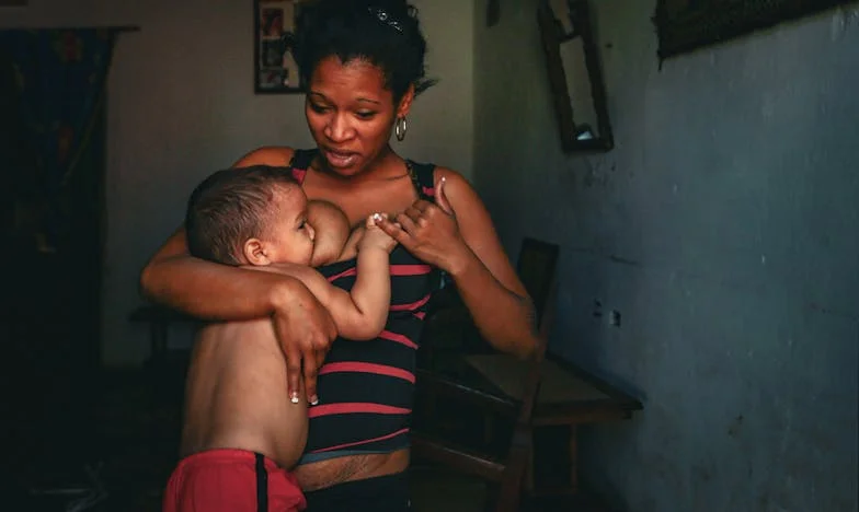 Tussen Afstand en Onuitgesproken Woorden: Mijn Verhaal als Moeder