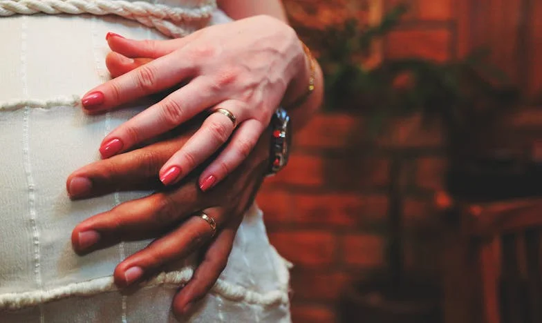 Ben ik alleen maar een portemonnee voor mijn man? – Het verborgen verdriet van een Nederlandse vrouw