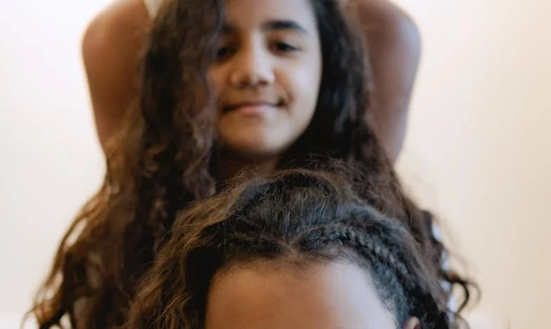 “Moet ik kiezen voor de liefde of mijn vrijheid? Mijn dilemma met Karel en zijn moeder”