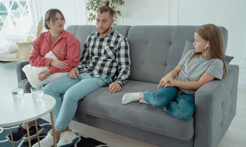 Na het overlijden van mijn schoonvader wilde mijn schoonmoeder bij ons intrekken – maar ik voelde me gevangen in haar verdriet