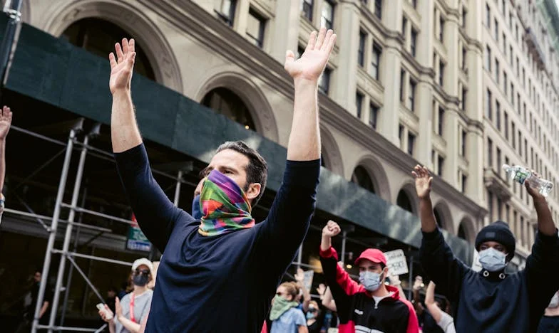 Niemand neemt mijn waardigheid af: Het verhaal van Marloes uit Rotterdam, die alles overleefde