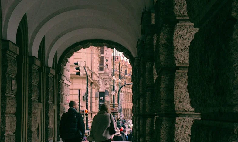 Op mijn verjaardag kreeg ik een anonieme kaart: Eén zin veranderde alles wat ik dacht te weten over mijn familie