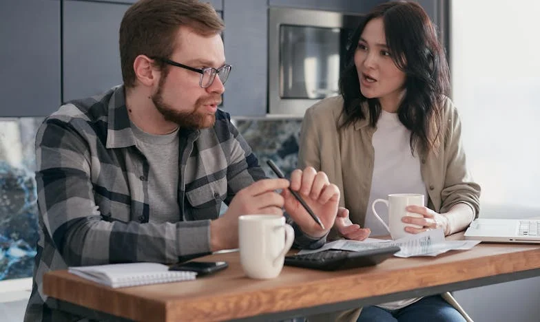 Wanneer Familie Niet Genoeg Is: Mijn Eenzaamheid Achter Gesloten Deuren