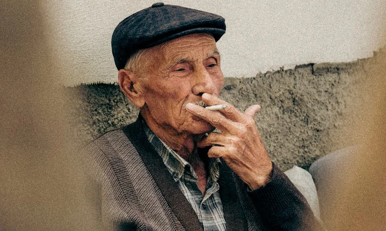 ‘Pak je spullen en kom bij ons wonen!’ – Hoe mijn schoonmoeder ons huwelijk na de geboorte van onze zoon verwoestte