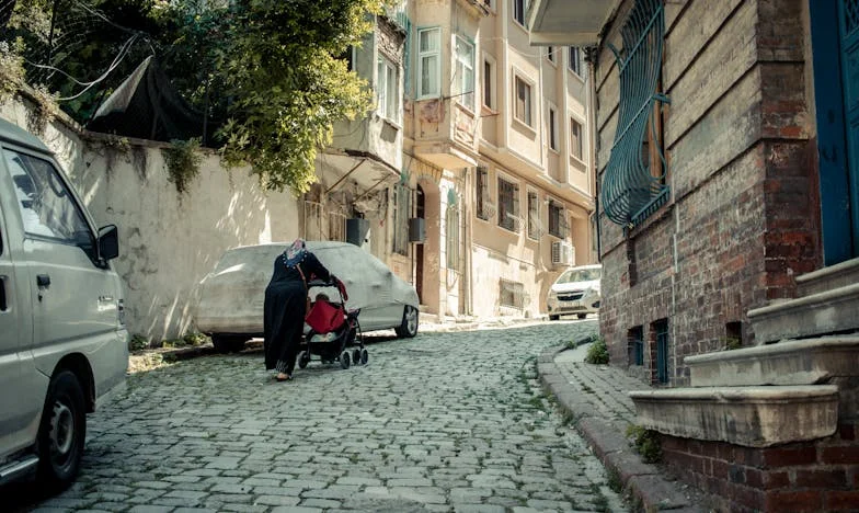 Thuisgekomen in de Chaos: Mijn Eerste Dag als Moeder zonder Wieg, zonder Kleding, zonder Rust