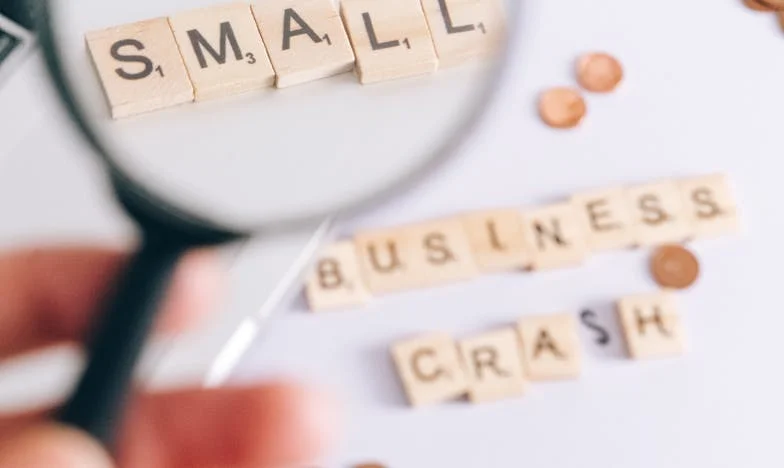 Tussen twee werelden: Mijn strijd met de regels van mijn schoonmoeder en het zwijgen van mijn man