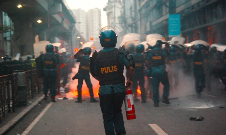 Gesloten deuren, stille waarheid: Het telefoontje dat mijn leven brak