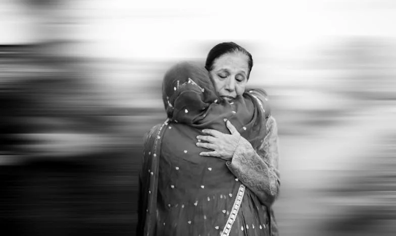 Wat een brutale familie! Pak je spullen, we gaan naar huis. Ik kom hier nooit meer terug.