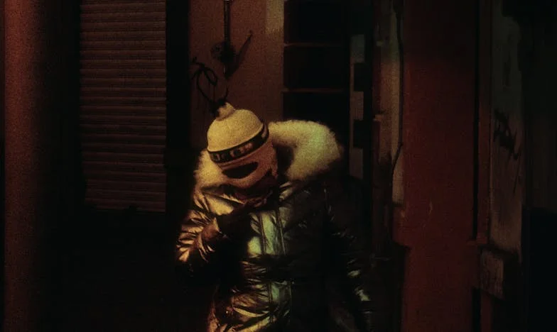 Ze Vernederde Hem bij de Bank... Uren Later Verloor Ze Alles: Een Nederlands Verhaal over Macht, Trots en Verlossing