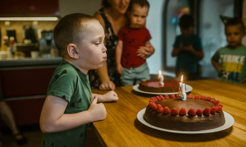 Toen Mijn Man Wegging, Heeft Mijn Schoonmoeder Mij Uit Mijn Eigen Huis Gezet: Een Nederlands Verhaal van Familieverraad en Zelfherontdekking