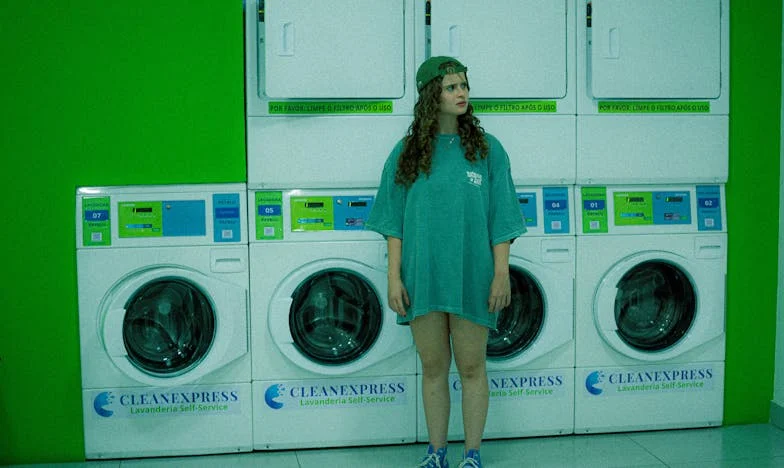 Bajo el mismo techo: cuando la amistad se pone a prueba