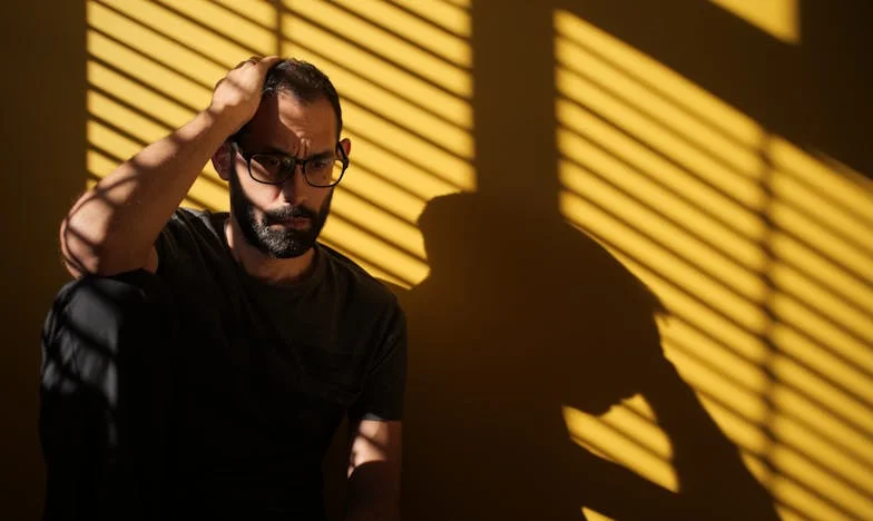 Cadenas Invisibles: El Despertar de un Padre