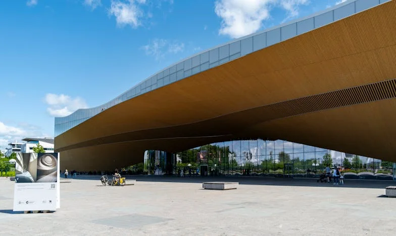 El hilo invisible: Cuando la maternidad pone a prueba la amistad